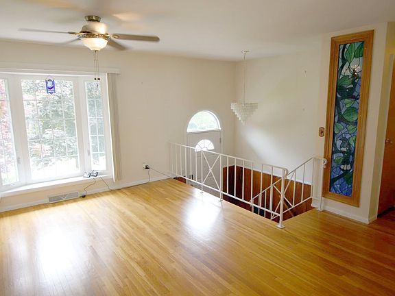 5th image of 5811 N Graceland Dr