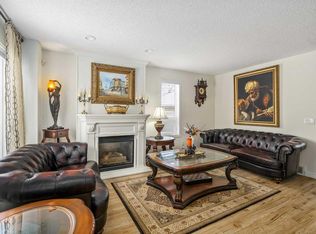 76 E Sunlake Gdns SE, Calgary, AB T2X 3G4