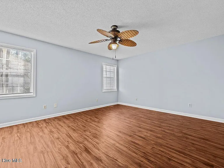 405 Spring Lake Dr — Photo 19