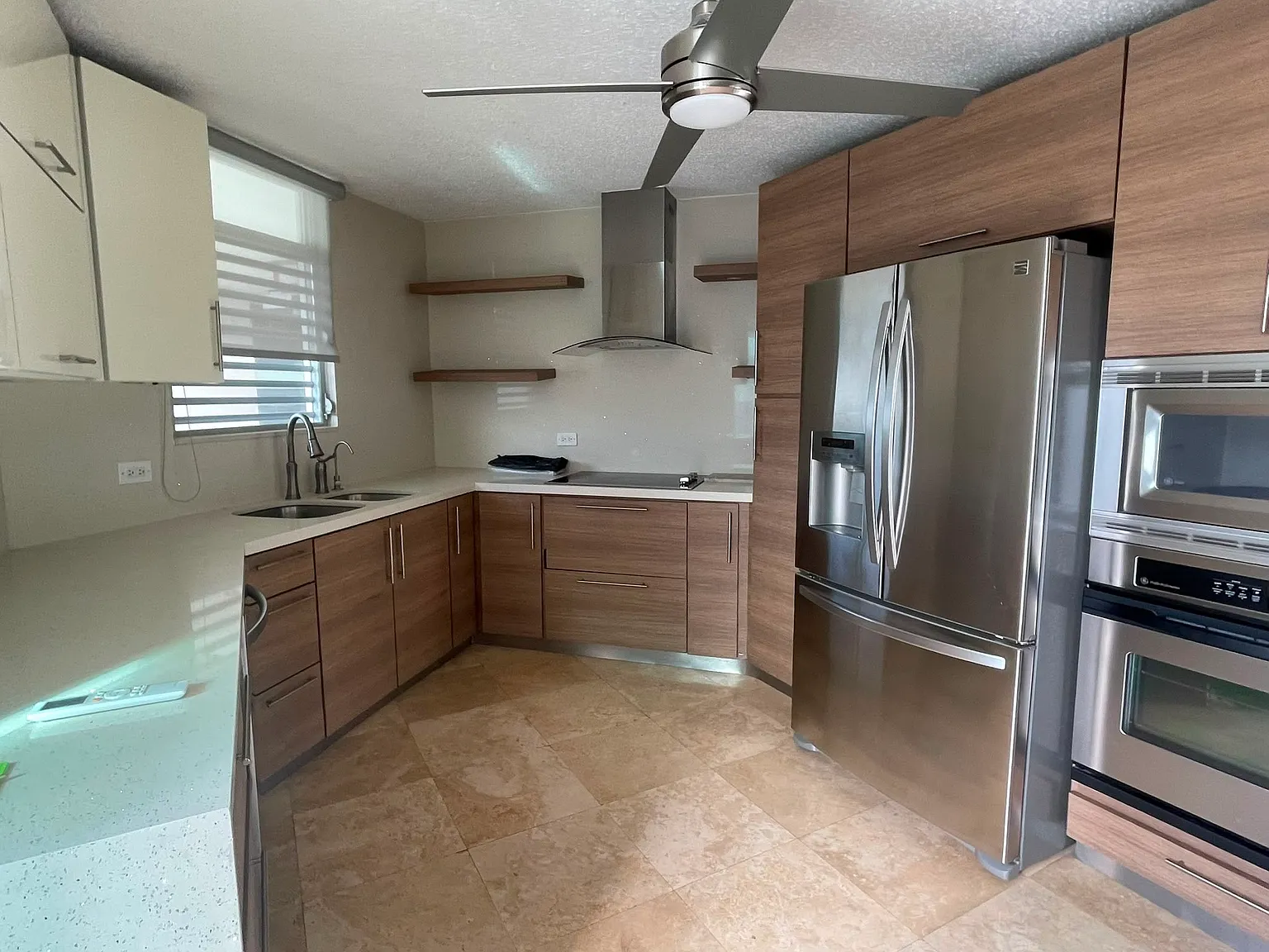 3 bed, 2.5 bath, 2500 sqft, $3,499 — Photo 2