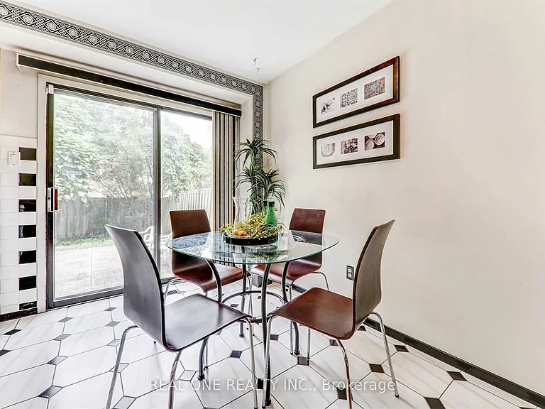 2 Maitland Dr — Photo 7