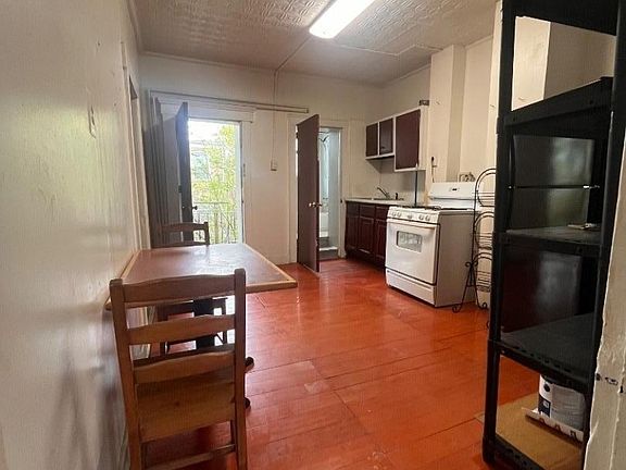2nd image of 190 Heckel St Floor 2