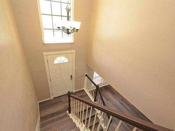 4th image of 1306 Plum Park Dr