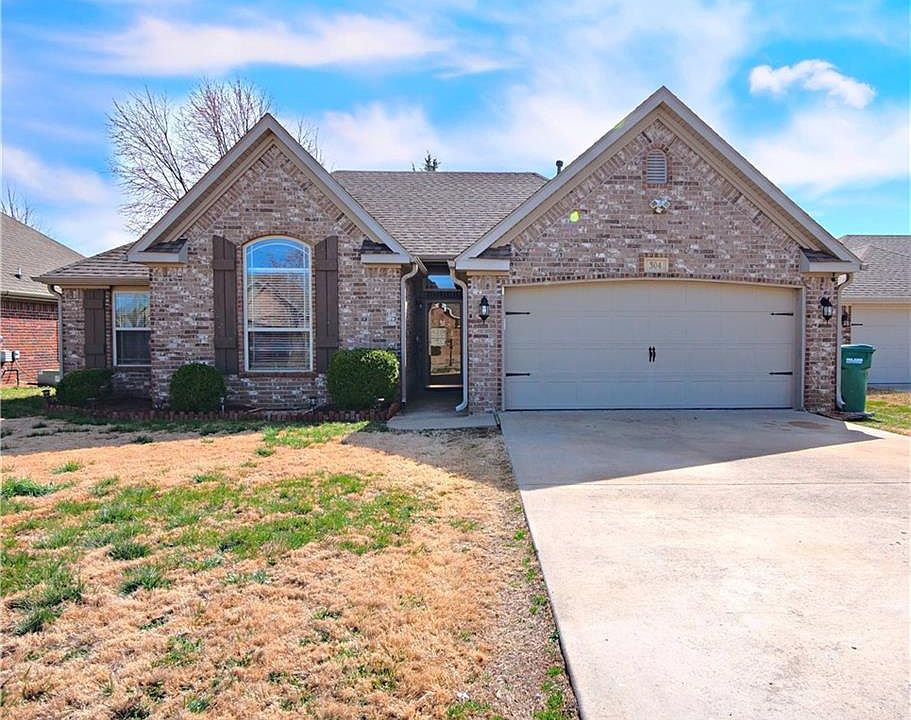 1st image of 304 E Summerwood Ct