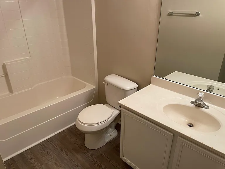 Bathroom (upper)