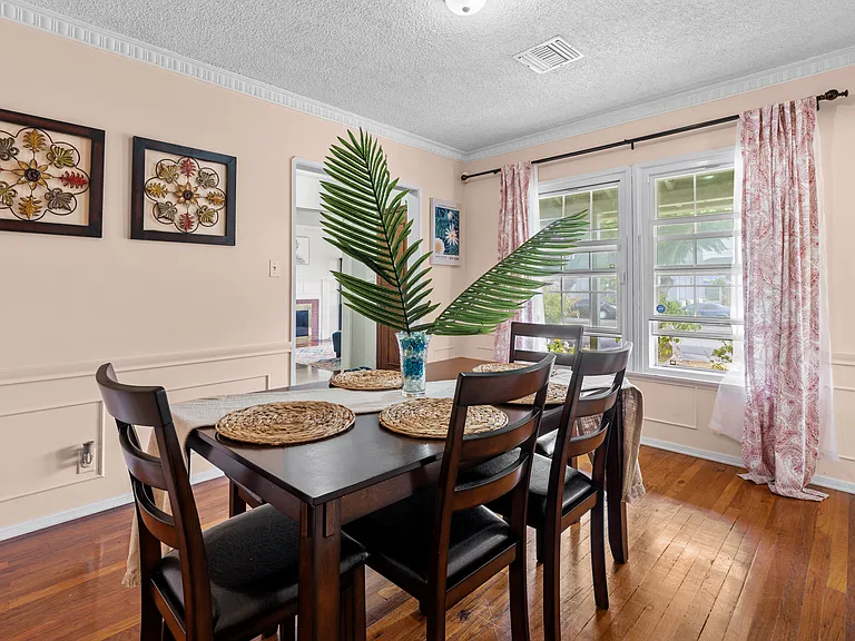 10229 S Van Ness Ave — Photo 11