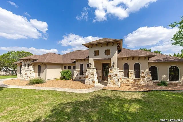 4 bed, 2.5 bath, 2717 sqft, $3,200 — Photo 1