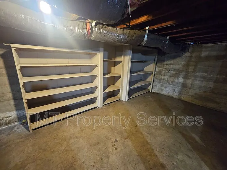 1214 N Pershing Ave — Photo 44