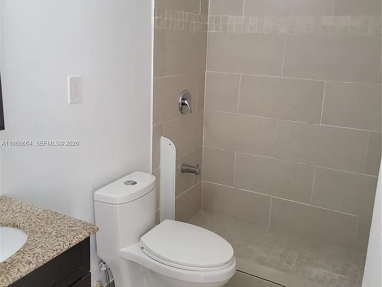 14389 Kendale Lakes Cir #14389 — Photo 15