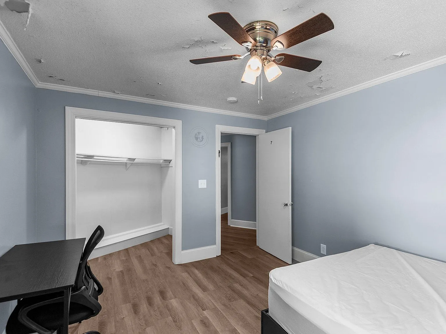 4 bed, 3.0 bath, 3071 sqft, $637 — Photo 2