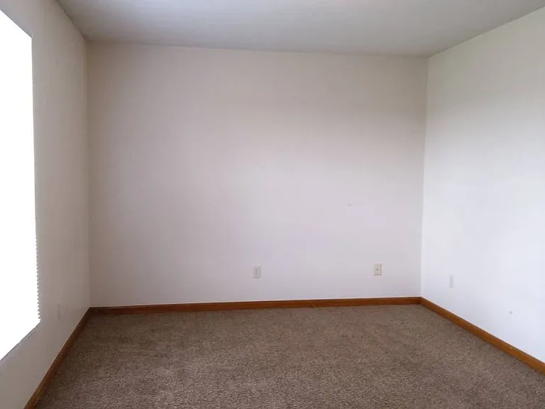 279 Woodridge Ct — Photo 5