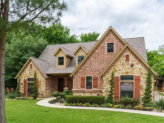 2nd image of 105 Woodbine Ct