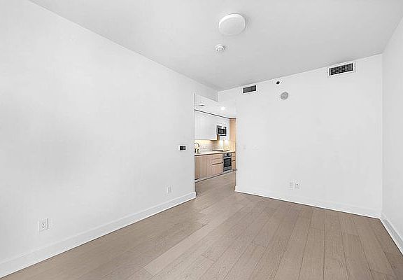 5th image of 526 Union Ave #301