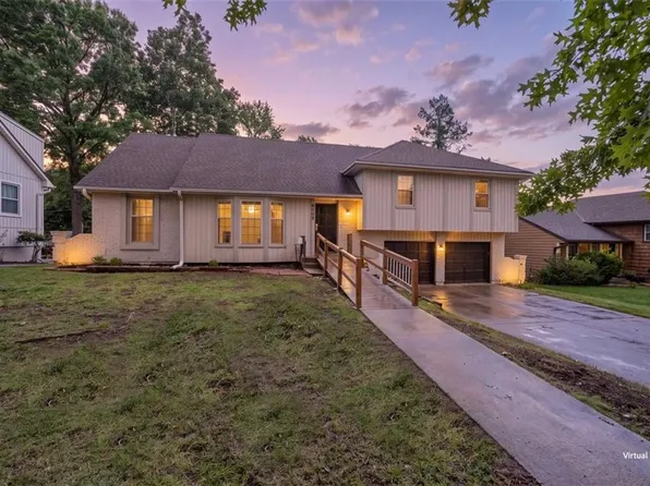 9523 Connell Dr, Overland Park, KS 66212