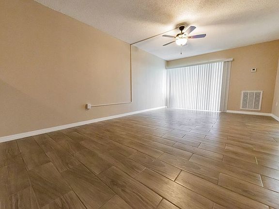4th image of 900 Avenue Z SE APT D2