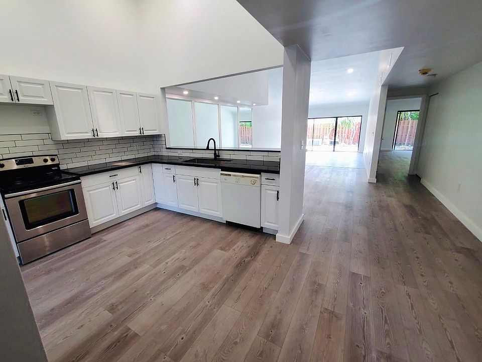 1st image of 518 NE 199th Ln