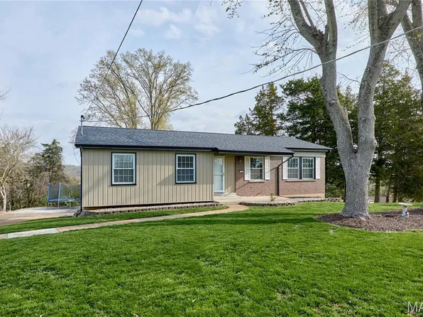 17 Ridgemoor Dr, Fenton, MO 63026