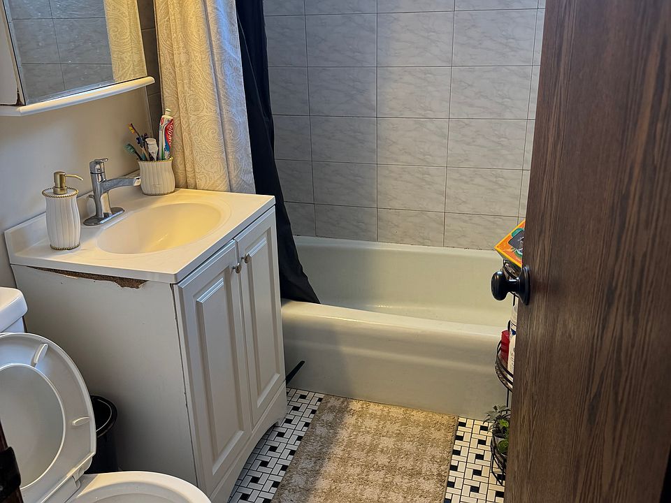 1st image of 10758 S Oak Park Ave APT 3B