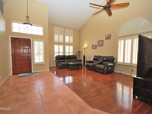 2nd image of 1227 E Glenhaven Dr