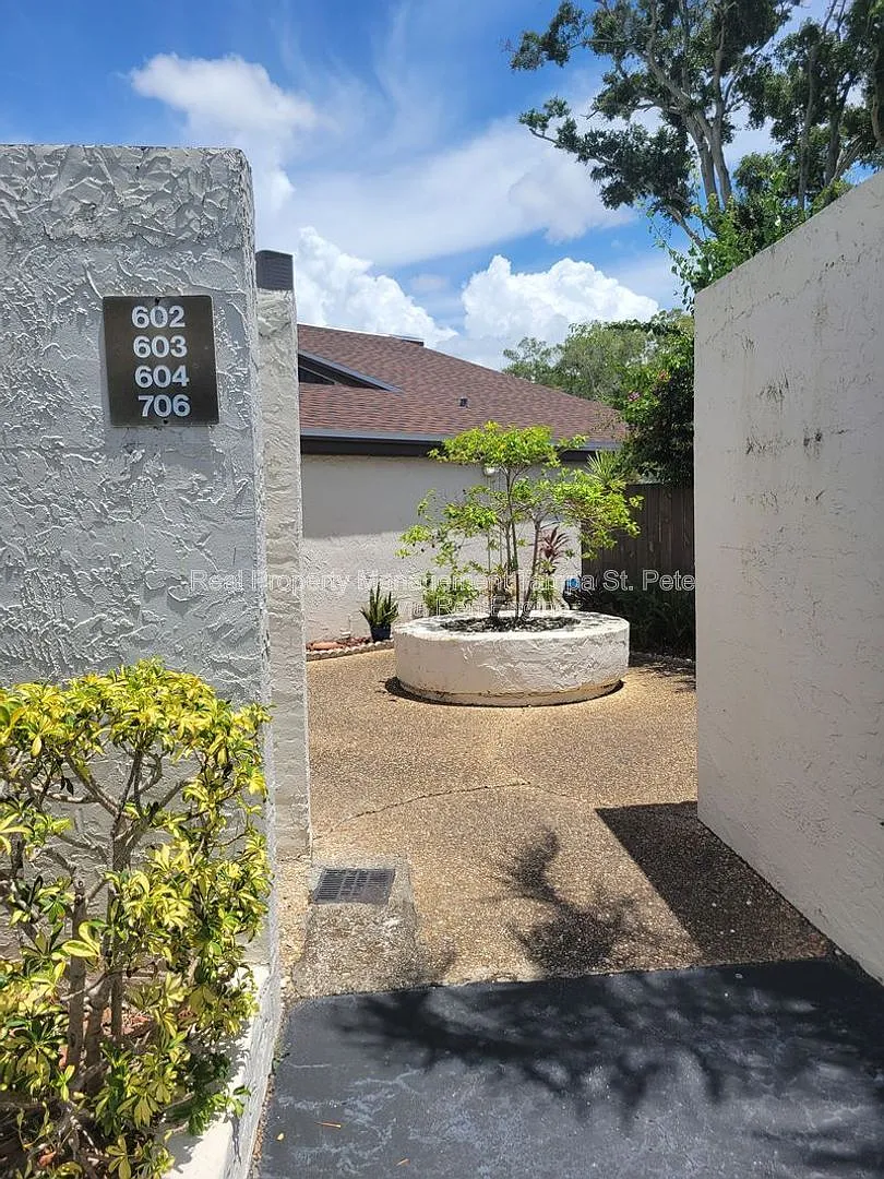 4 bed, 3.0 bath, 1456 sqft, $2,595 — Photo 2