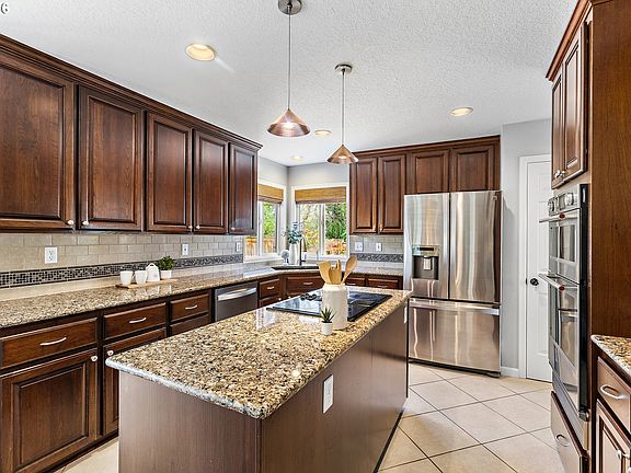3rd image of 7101 SW Glenwood Ct