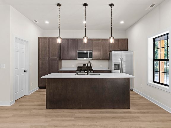 4th image of 4021 E Porter St