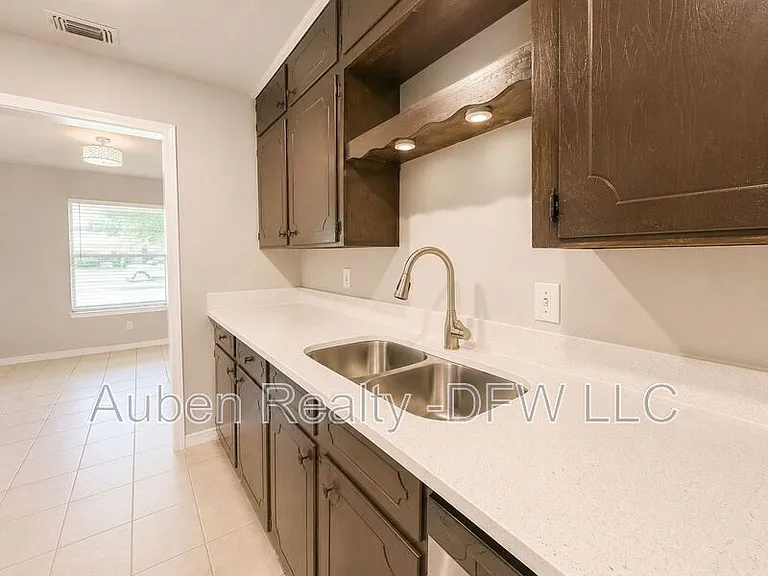930 Lindy Ct — Photo 11
