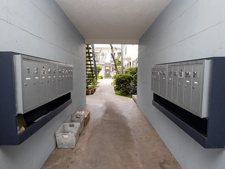 Lido Apartments - 3648 Westwood Blvd — Photo 3
