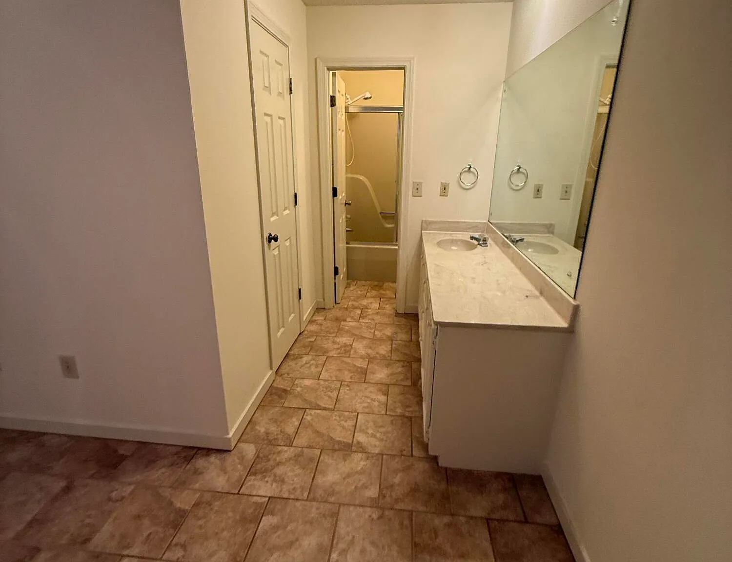2 bed, 2.0 bath, 1080 sqft, $1,700 — Photo 2