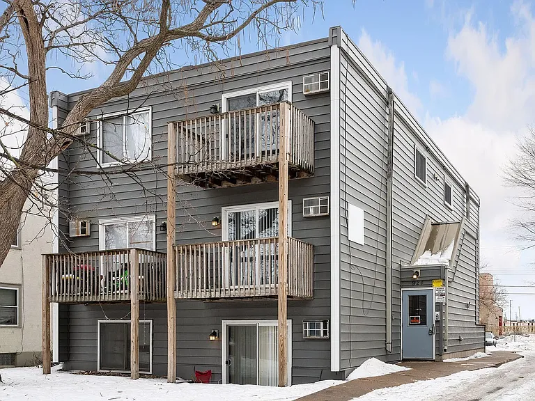 Riverside Apartment — Photo 13