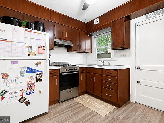 5th image of 2110 Wilson Ave