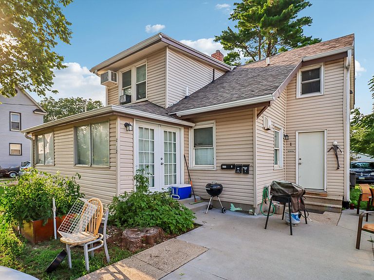 Listing photo 2