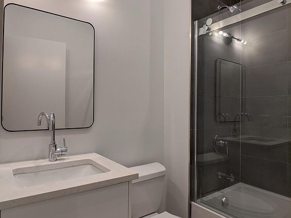 4th image of 2120 W Belmont Ave APT 2
