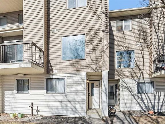 4th image of 2519 S 38th St NE #98