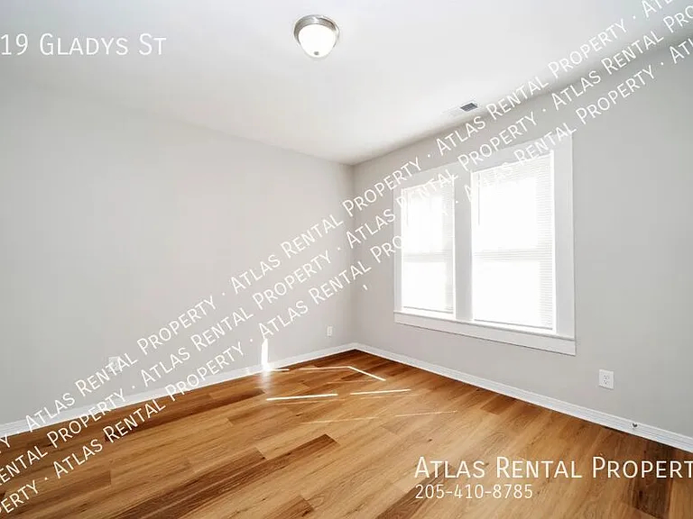 419 Gladys St — Photo 11