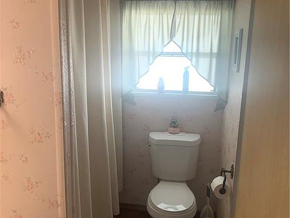 3rd image of 27626 Hoenie Dr