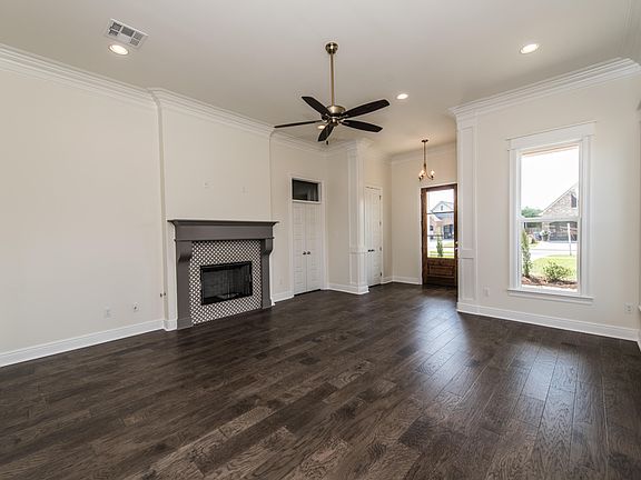 5th image of 408 Dunvegan Ct