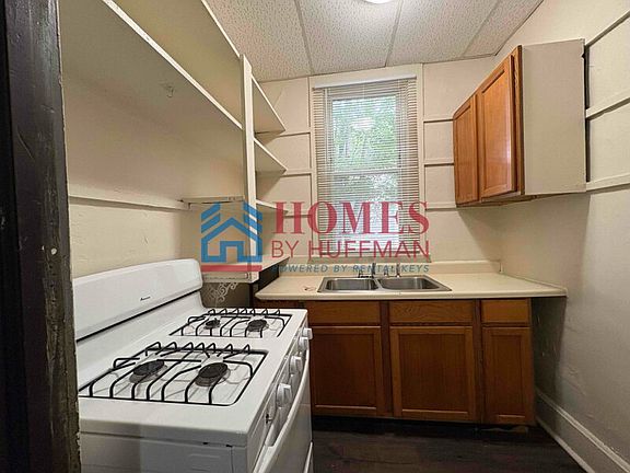 3rd image of 1018 Washington Ave #B