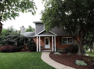 49 Norfolk Dr, Coraopolis, PA 15108