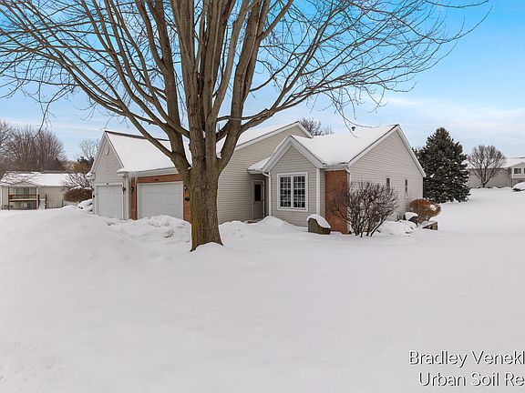 2nd image of 4760 Crescent Dr
