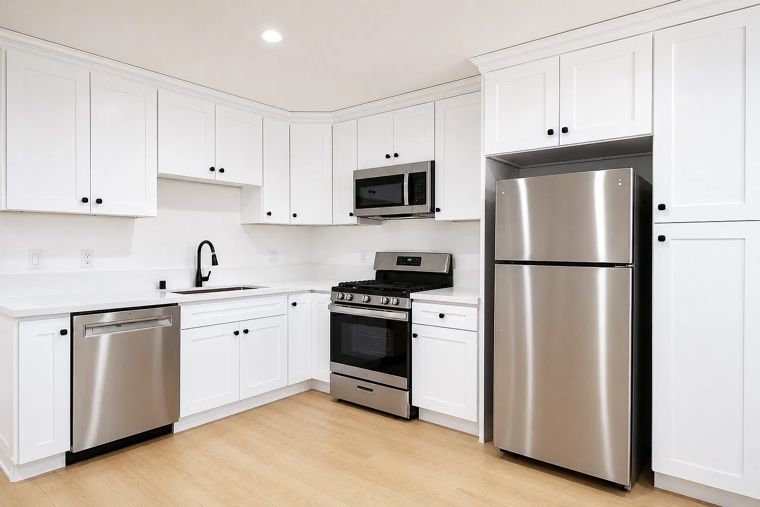 3 bed, 1000 sqft, $4,000 — Photo 1