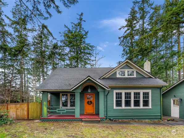 901 NW Heller Street, Oak Harbor, WA 98277