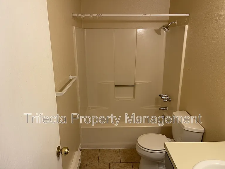 4951 Basswood Dr — Photo 10