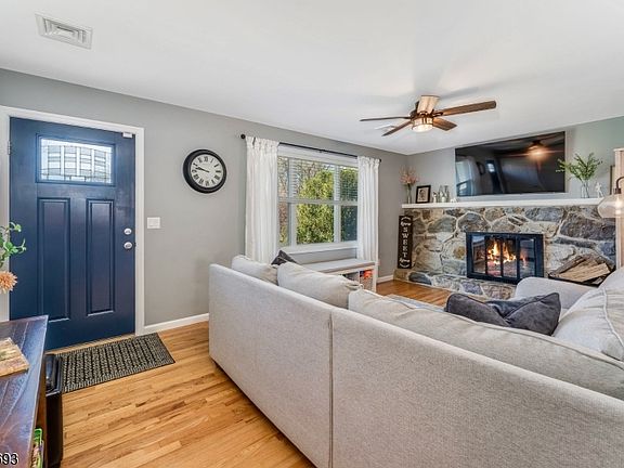 3rd image of 64 Ellis Rd