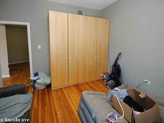 2nd image of 4128 N Lincoln Ave #1712