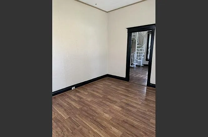 212 W Washington St — Photo 15