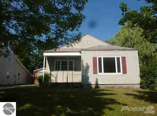 1005 Maple St, Clare, MI 48617