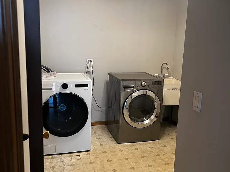 4447 W Lawn Ave — Photo 8