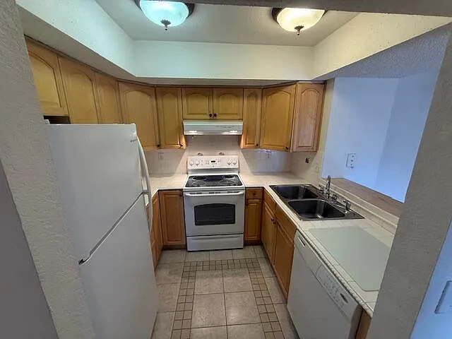 1500 SE Royal Green Cir #203 — Photo 10