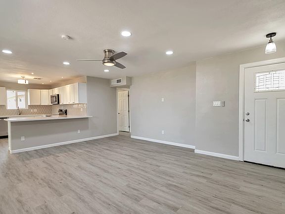 4th image of 2226 E Vista Dr